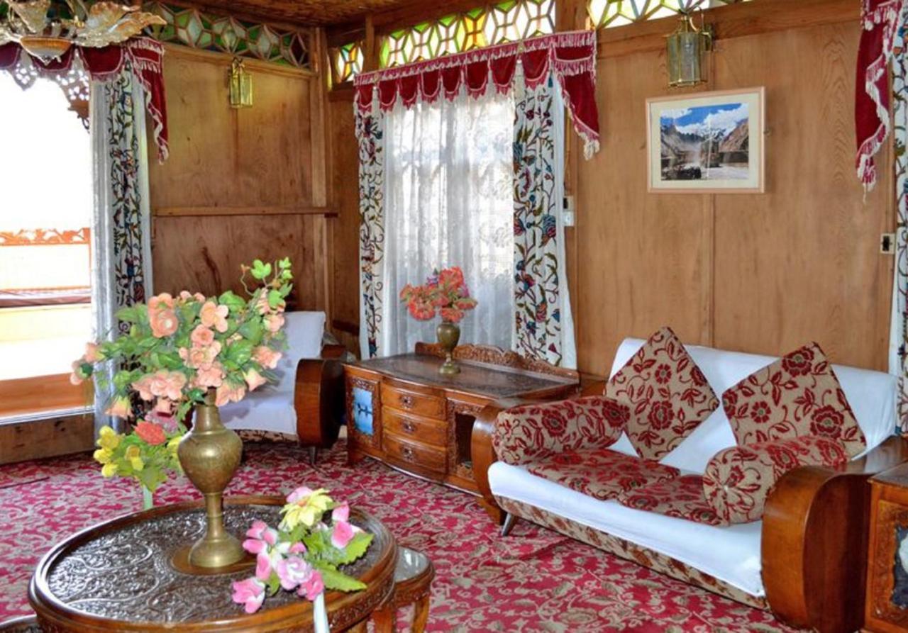 De Laila House Boat By Sterling Hotel Srīnagar Екстериор снимка