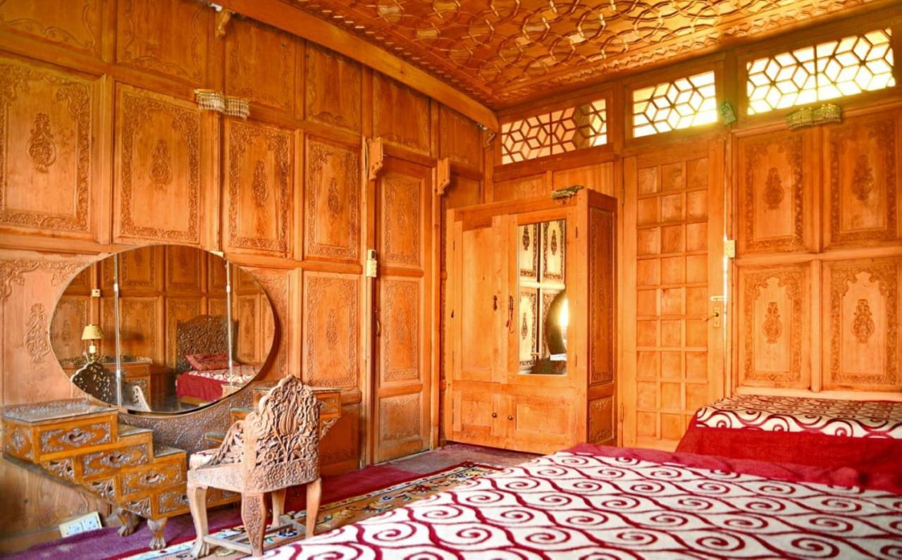 De Laila House Boat By Sterling Hotel Srīnagar Екстериор снимка
