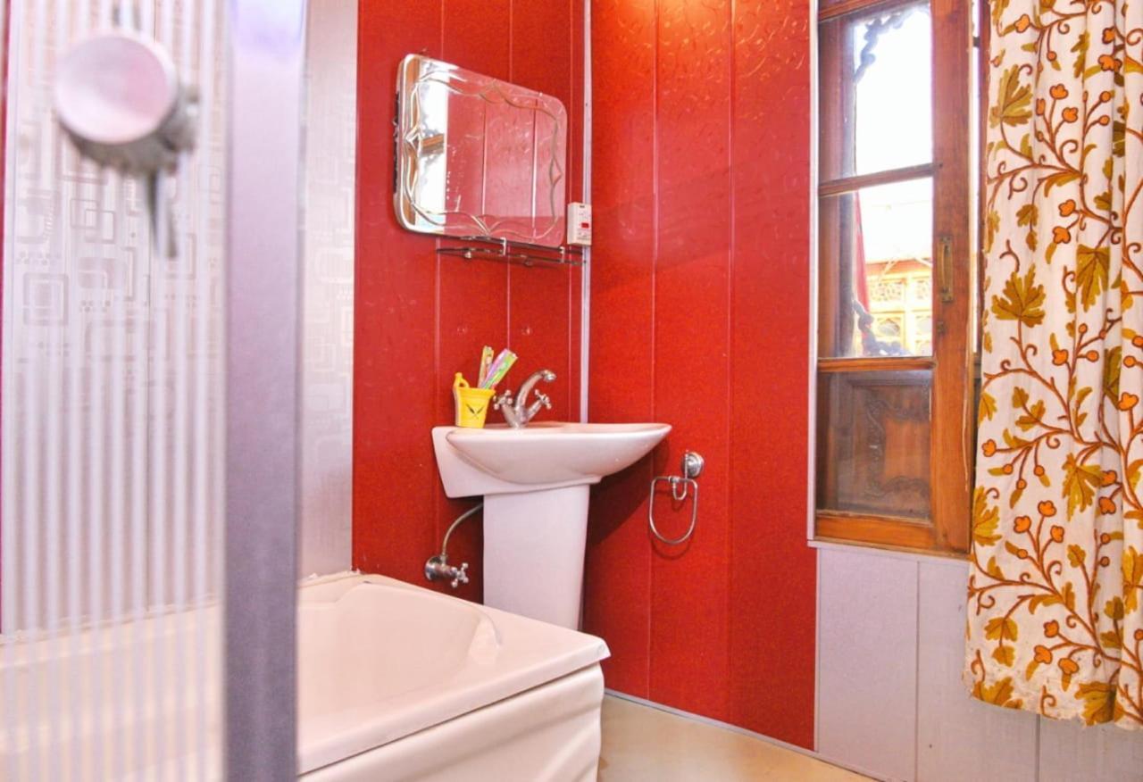 De Laila House Boat By Sterling Hotel Srīnagar Екстериор снимка